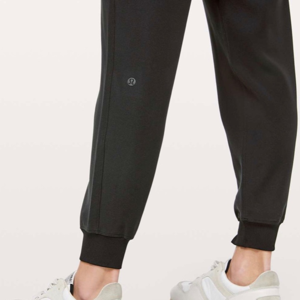 Lululemon On The Fly Jogger - Picture 2 of 3